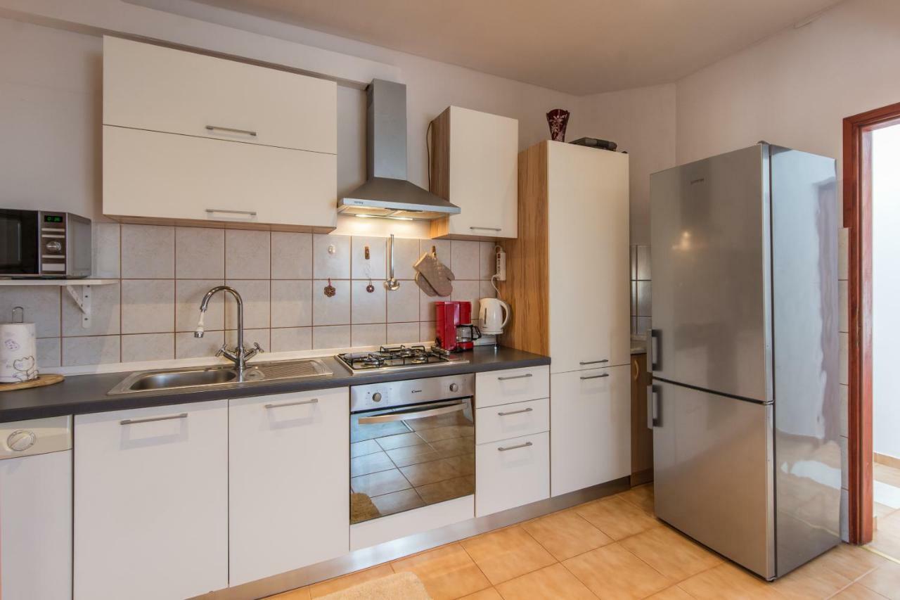 Apartment Amans 1 Pula Buitenkant foto